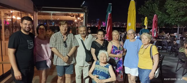 DÜNYANIN ÇEŞİTLİ YERLERİNDEN GELİP İZMİR'DE DOSTLUK İÇİN BULUŞTULAR